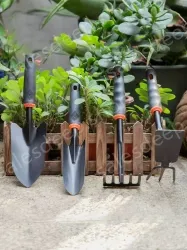 Five-tooth harrow with wooden handle